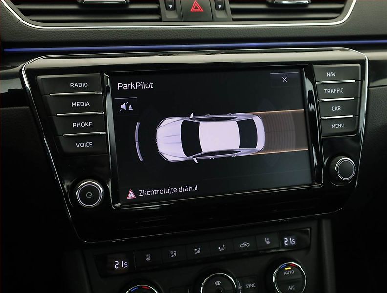 Škoda Superb (2017) Laurin&Klement 1.8 TSI, Kůže - fotka 15 z 21