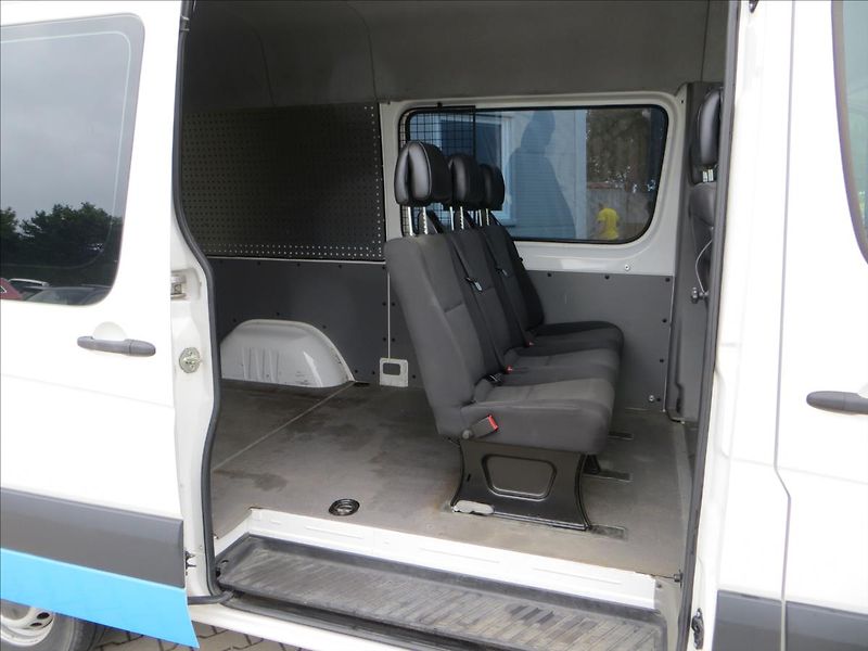 Volkswagen Crafter 2,0 TDI L3H3 5míst TZ Nez.top - fotka 22 z 23