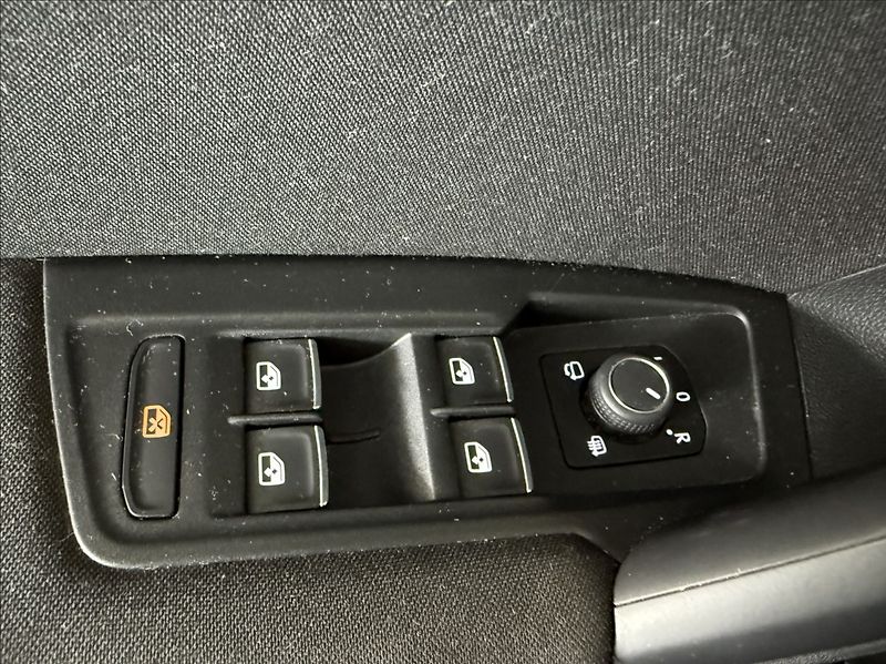 Volkswagen Tiguan 1,5 TSI NAVIGACE - fotka 14 z 23