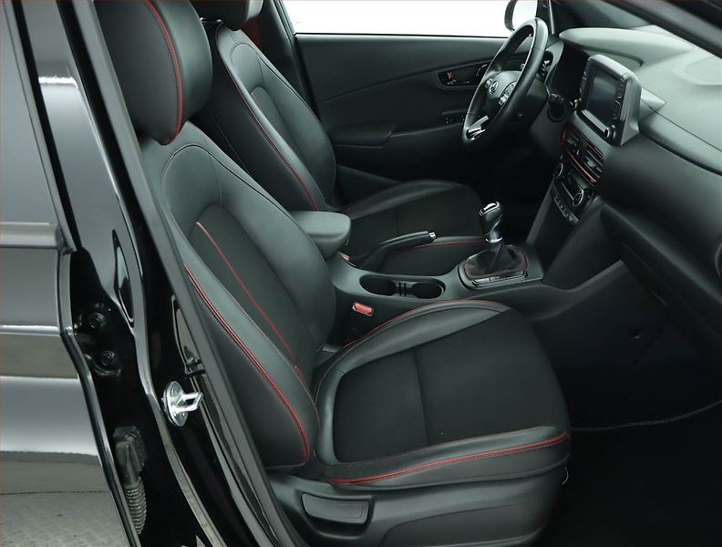 Hyundai Kona (2018) 1.0 T-GDI, Serv.kniha, Kůže - fotka 9 z 15