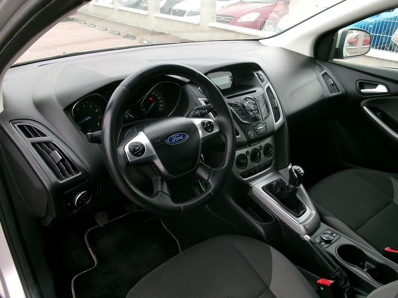 Ford Focus 1,0 ECOBOOST AC ROZVODY - fotka 23 z 28