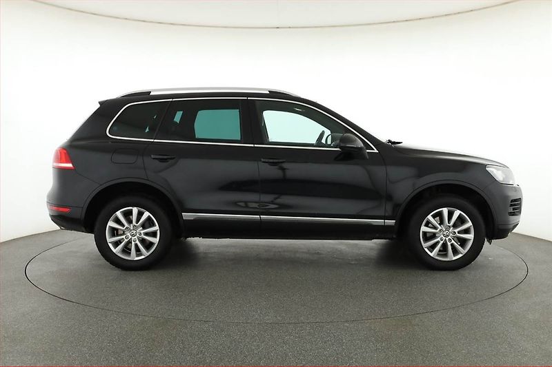 Volkswagen Touareg (2012) 3.0 TDI, 4X4, Automat - fotka 6 z 21
