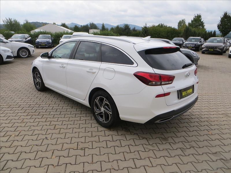 Hyundai i30 1,0 T-GDI DCT Comfort ČR - fotka 5 z 23