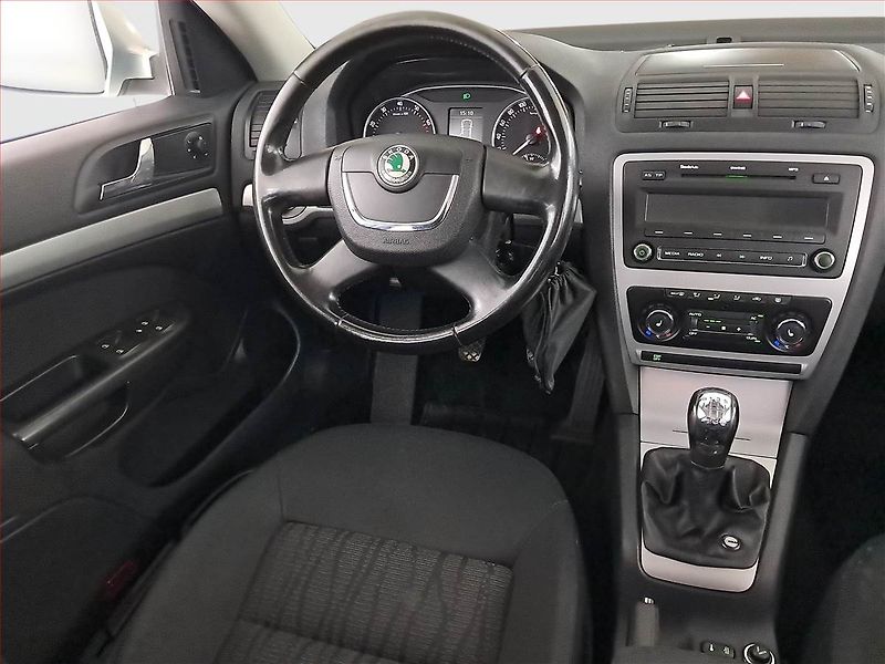 Škoda Octavia (2009) 1.4 TSI, Tempomat - fotka 7 z 17