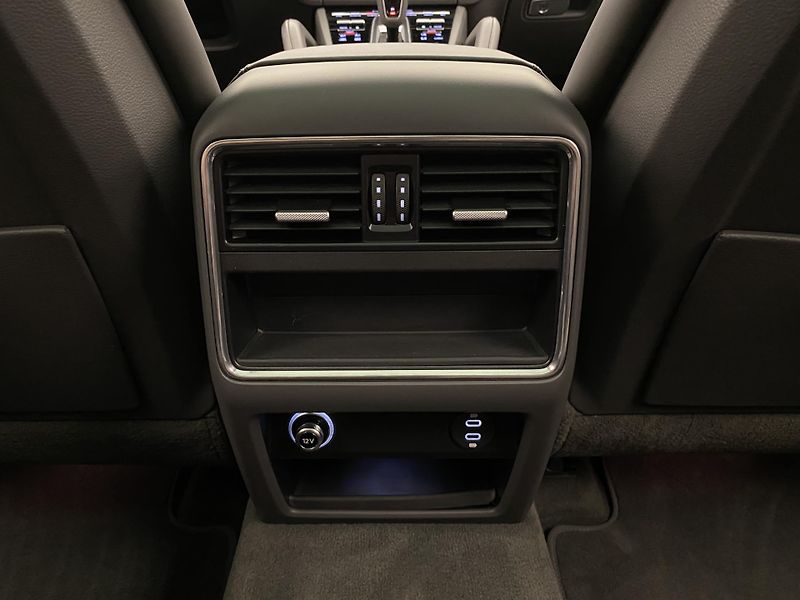 Porsche Cayenne E-HYBRID 250kW AWD AUT CZ - fotka 35 z 111