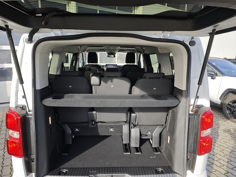 Toyota ProAce Verso (2024) 2.0D - 6 MT 144 L1 Family 8s - fotka 9 z 13