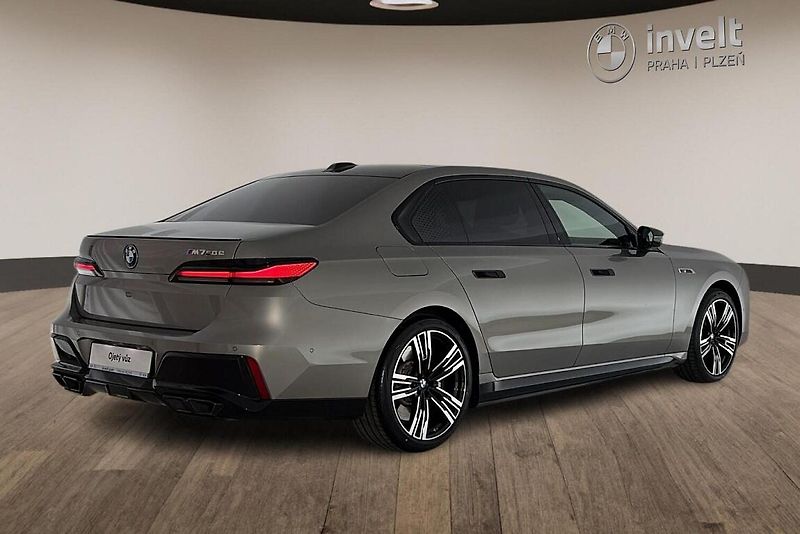 BMW Řada 7 řady 7 | M760e xDrive - fotka 3 z 27
