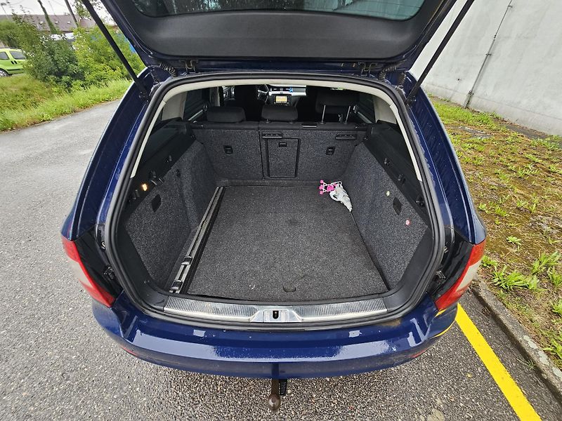 Škoda Superb (2011) 2 2.0TDI DSG TAŽNÉ  - fotka 17 z 17