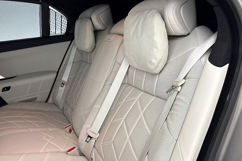 BMW i7 xDrive60 - fotka 9 z 29