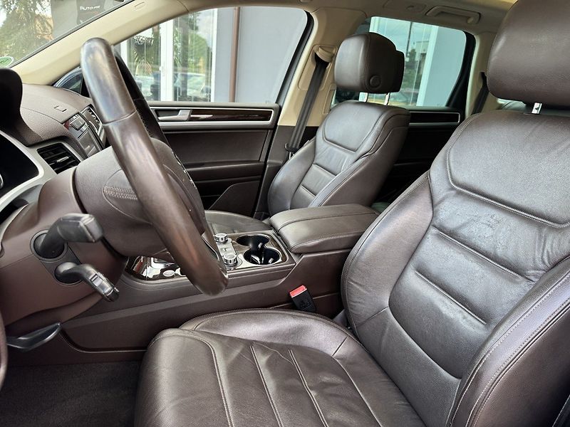 Volkswagen Touareg (2013) 3.0TDI Vzduch Navi Pano Kamera - fotka 21 z 50