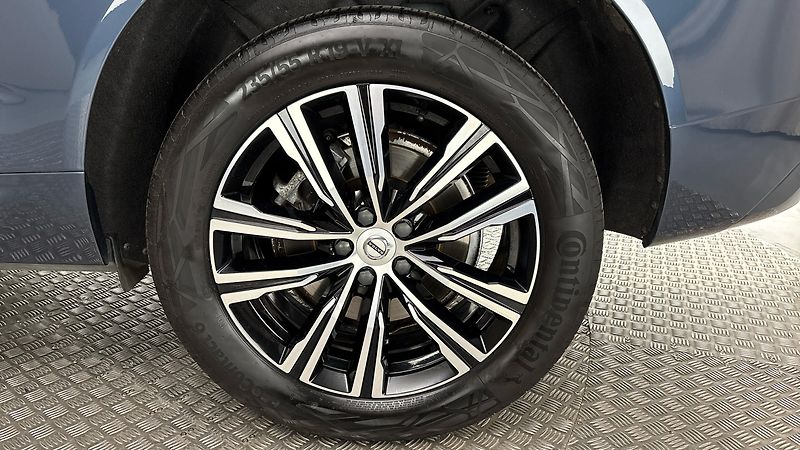 Volvo XC60 2.0 B5 AUT AWD Inscription - fotka 19 z 35