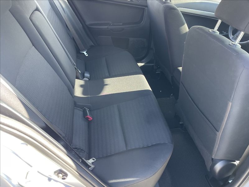 Mitsubishi Lancer 1,6 i 86kw Invite Klima Tažné - fotka 11 z 33