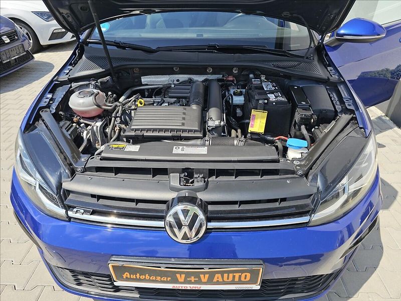 Volkswagen Golf 1,4TSi R-Line Webasto NAVI - fotka 42 z 43