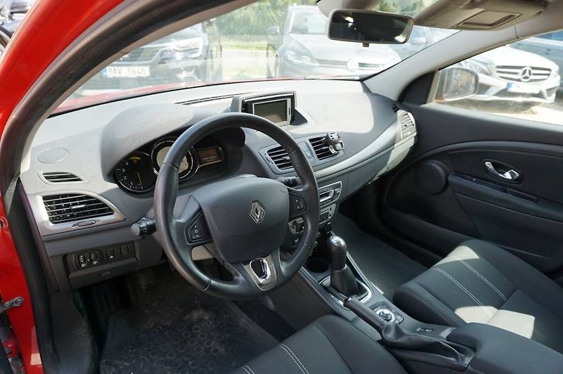 Renault Mégane (2013) 2, MAJITEL NOVÉ V ČR - fotka 8 z 31