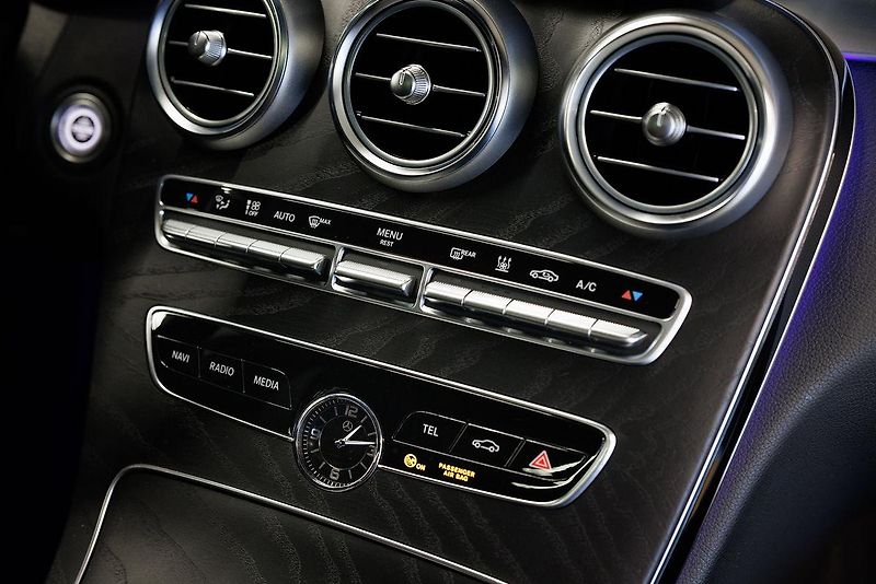Mercedes-Benz Třídy C (2019) C43 AMG T V6 Biturbo - fotka 21 z 43