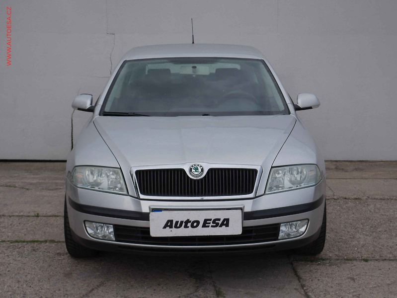 Škoda Octavia (2006) 1.6i, Klima - fotka 2 z 15