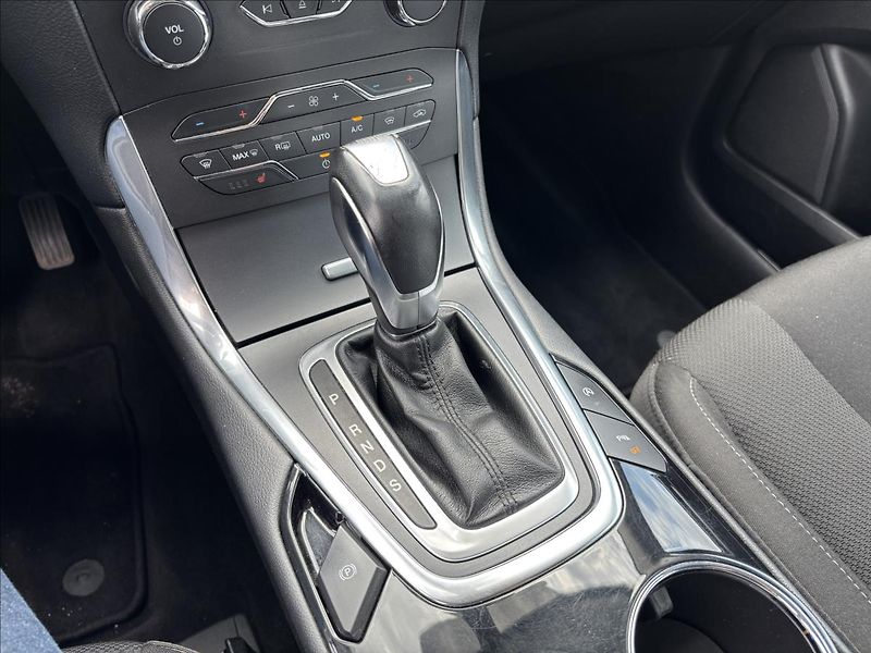 Ford S-MAX 2,0 EcoBlue 132kW Titanium 4X4 - fotka 38 z 39