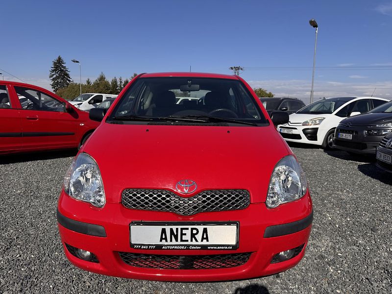 Toyota Yaris 1.0 VVTi,48 kW,98 tis km,1.Maj - fotka 2 z 17
