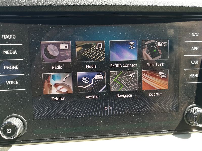 Škoda Karoq 1,5 TSI DSG - fotka 11 z 24