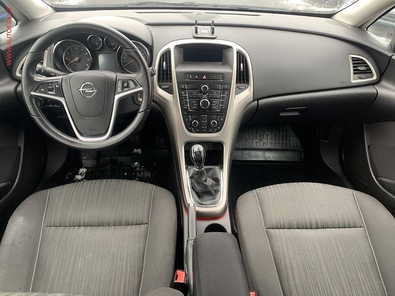 Opel Astra (2011) 1.6i SportTourer - fotka 8 z 21