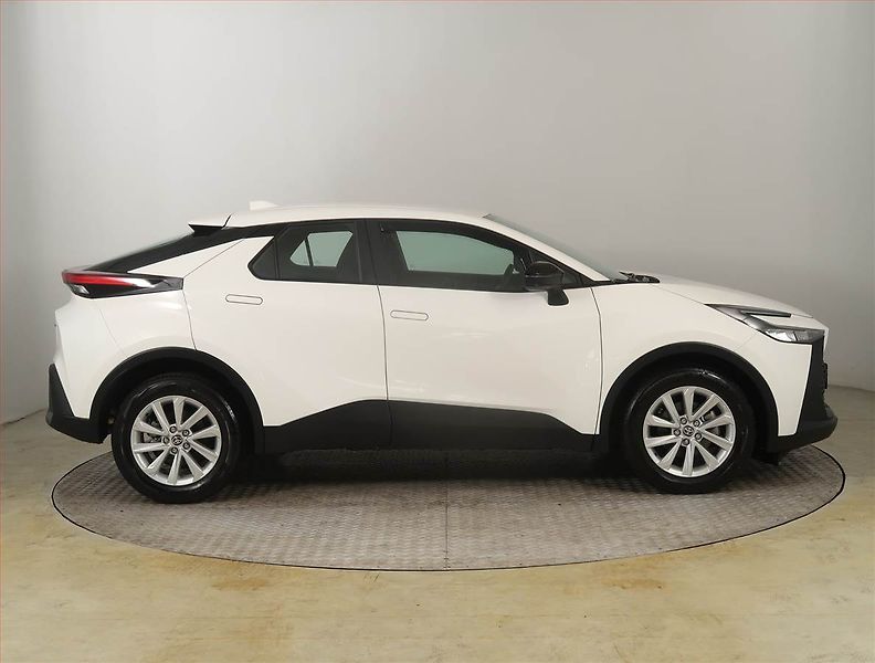 Toyota C-HR (2025) 1.8 Hybrid - fotka 6 z 24