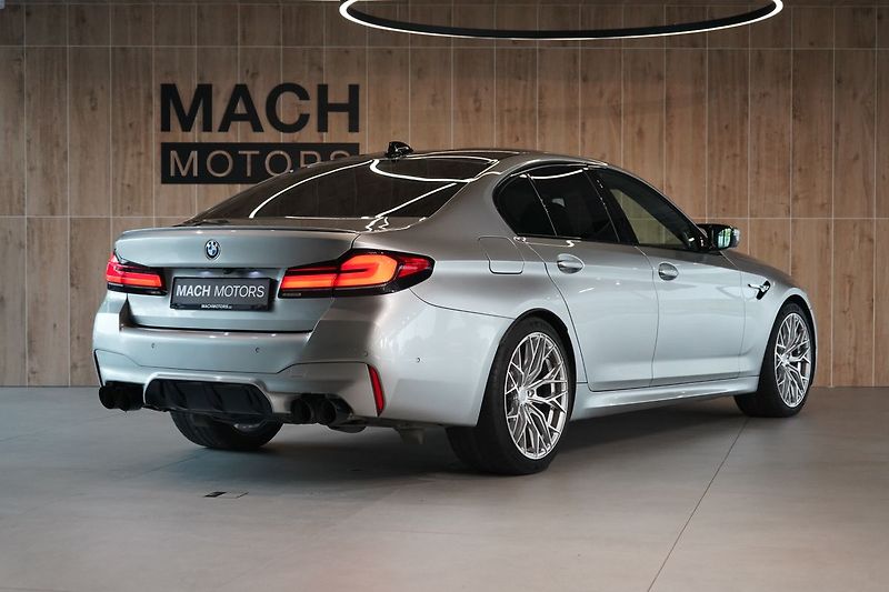 BMW M5 Masáž, Ventilace, H/K, Head-up - fotka 9 z 46