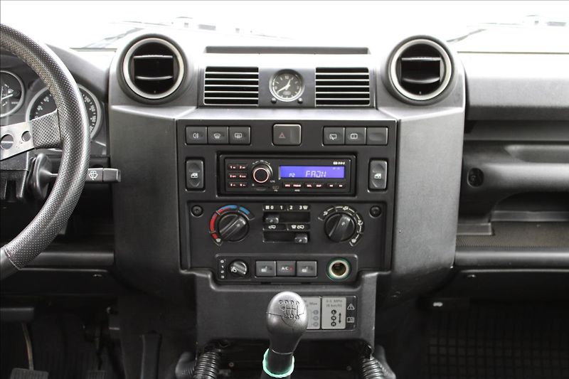 Land Rover Defender 110 2.4 TD4 90kW / PUMA / CZ - fotka 19 z 38