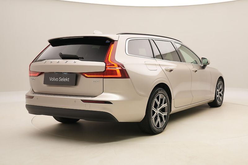 Volvo V60 B4 CORE AUT CZ - fotka 12 z 58