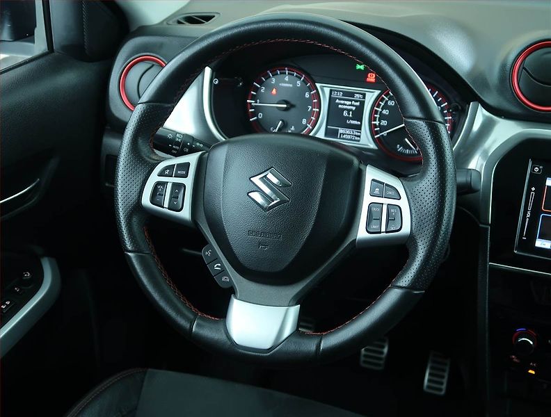 Suzuki Vitara (2018) 1.4 BoosterJet, Serv.kniha - fotka 13 z 17