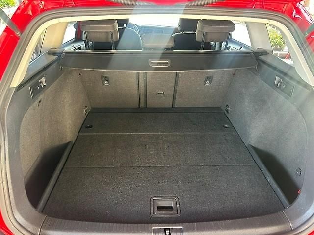 Volkswagen Golf 1,6TDi DSG Variant LED MATRIX - fotka 30 z 51
