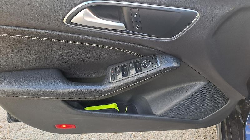 Mercedes-Benz CLA SB 200 D AUT NAVI - fotka 19 z 30