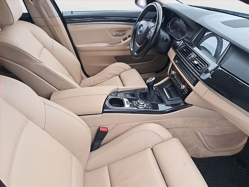 BMW Řada 5 (2011) 520d, Xenony, Tempomat - fotka 9 z 17