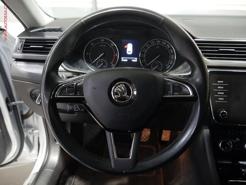 Škoda Superb (2018) 2.0TDi 4x4, ČR, DSG, bixen - fotka 13 z 23