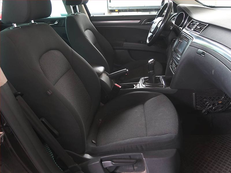 Škoda Superb (2012) 1.6 TDI, po STK, Tažné - fotka 9 z 14
