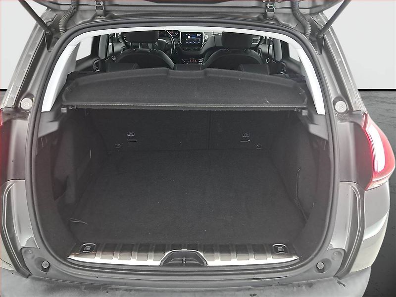 Peugeot 2008 (2018) Allure 1.2 PureTech - fotka 14 z 18