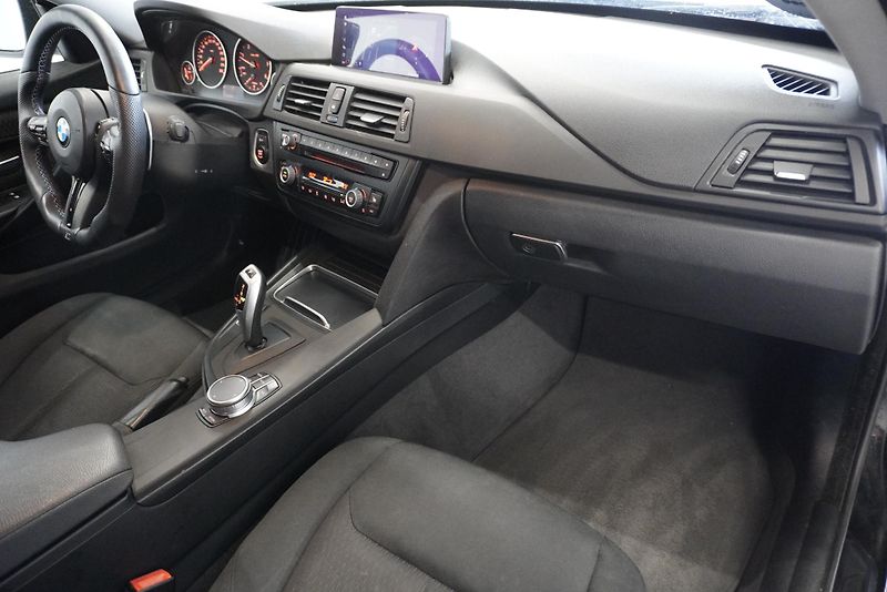 BMW Řada 4 2,0 GRAN COUPÉ AUT. - fotka 27 z 28