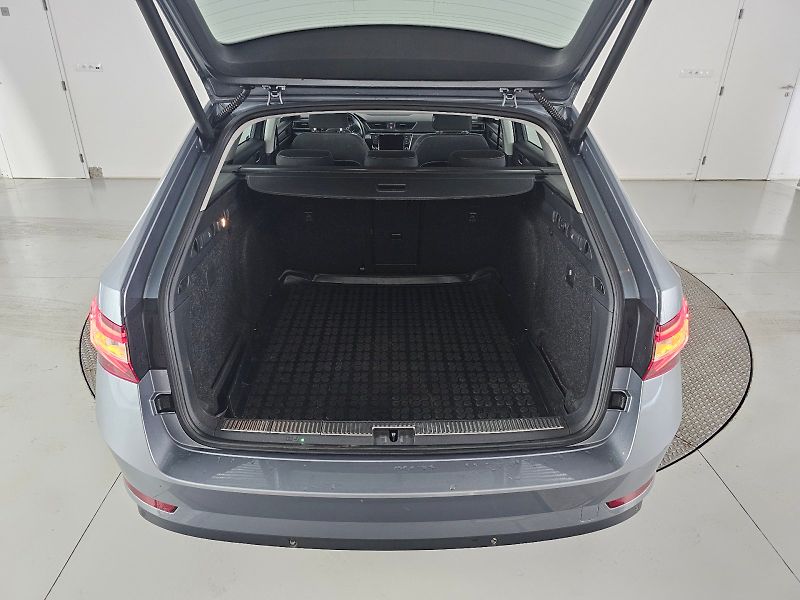 Škoda Superb (2016) 2.0TDi 140kW DSG STYLE PLUS TA - fotka 26 z 27