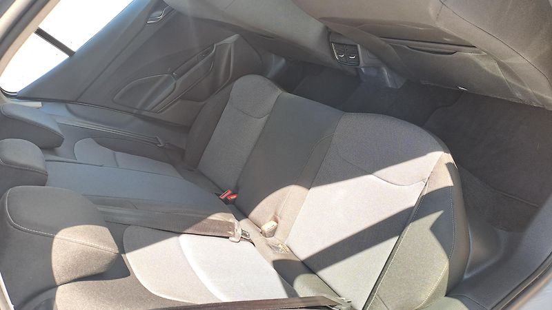 Škoda Fabia 1.0 TSI Comfort+NAVI - fotka 9 z 26