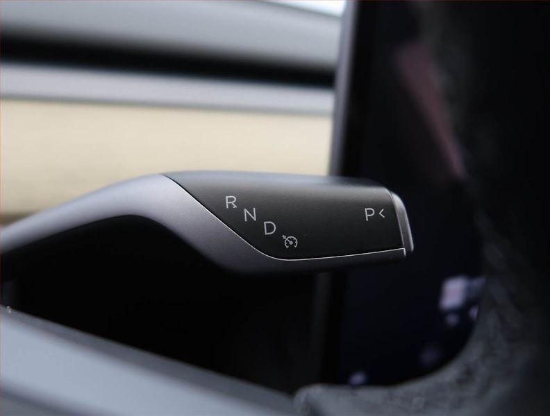 Tesla Model Y (2023) RWD LFP 60kWh, SoH 98% - fotka 12 z 32