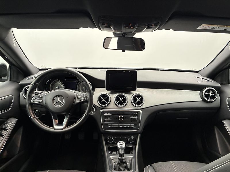 Mercedes-Benz GLA 1,6 180 90kW Xenon Navi - fotka 16 z 24