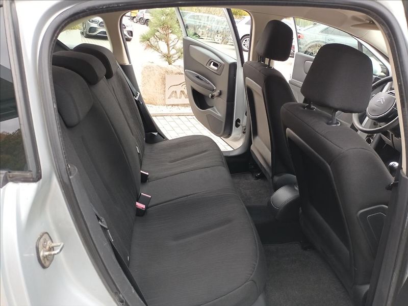 Citroën C4 1,4 i,65kw,ČR,1MAJ,KLIMA, - fotka 19 z 29