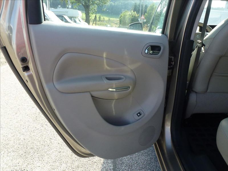 Citroën C3 Picasso 1,6 HDi Exclusive světlá kůže - fotka 17 z 47
