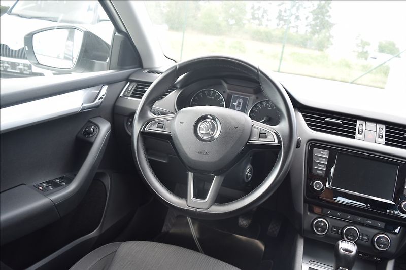 Škoda Octavia 1,6 TDI 81KW PO ROZVODECH - fotka 28 z 48