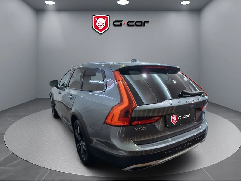 Volvo V90 D5 Cross Country 173 kW - fotka 6 z 26