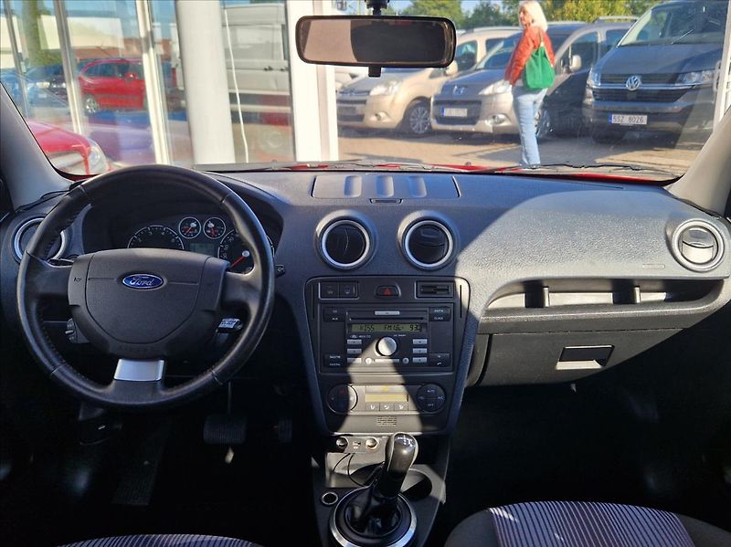 Ford Fusion 1,4 i SENZORY AUTAC PO SERVISU - fotka 19 z 35