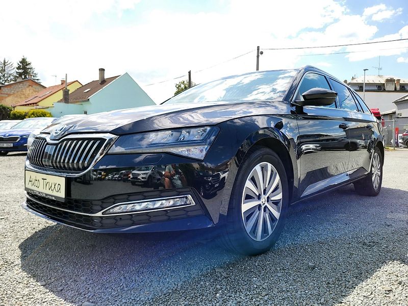 Škoda Superb III FL combi 1.5 TSI DSG STYLE - fotka 30 z 46