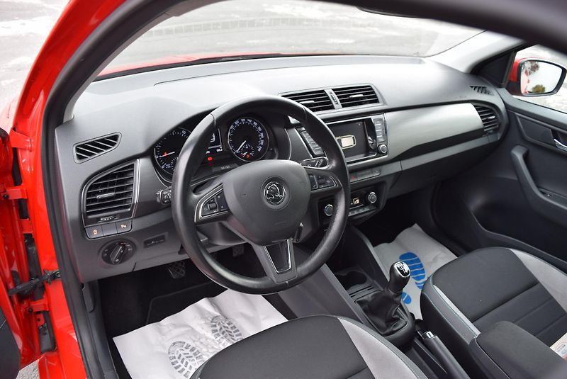 Škoda Fabia (2016) 1.2TSI 66kw ED. JOY TAŽNÉ APP  - fotka 22 z 49