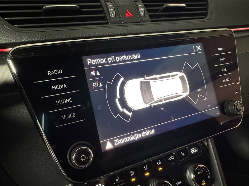 Škoda Superb 1,5 TSi  DSG Sportline Virtual - fotka 35 z 48