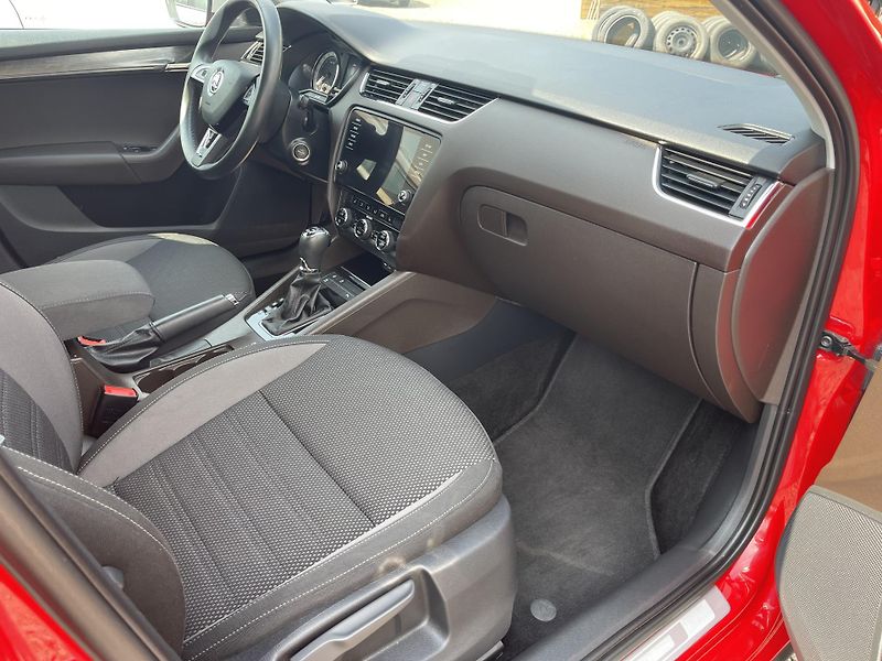 Škoda Octavia 2.0 TDi 135kW SCOUT DSG 4x4 ČR - fotka 29 z 55
