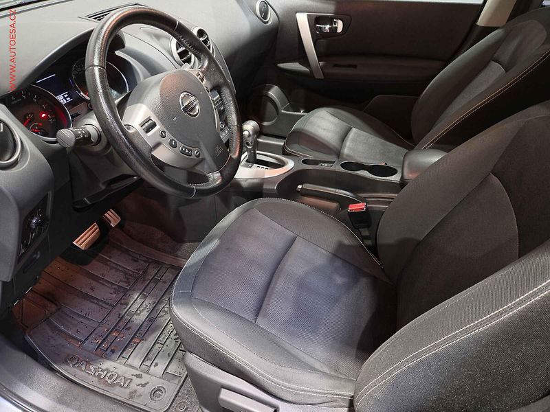 Nissan Qashqai (2012) 1.6i, ČR, AT, navi - fotka 12 z 20